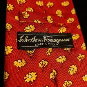 Salvatore Ferragamo 100% Silk Red Daisy Design Men's Neck Tie